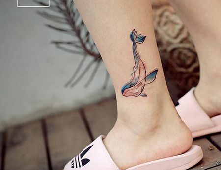 吴娴脚踝小清新鲸鱼纹身
