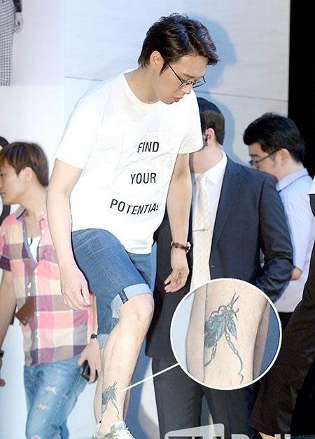 朴有天小腿帅气蝉纹身