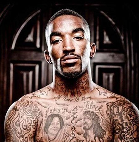 JR史密斯霸气的花胸抽象纹身