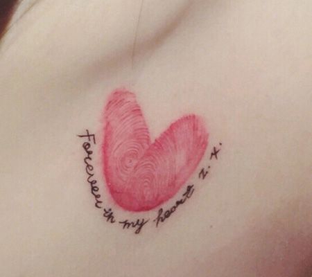 心口上父母指纹英文纹身图片