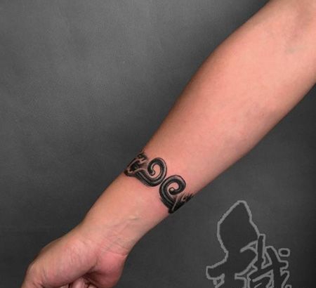 小臂紧箍咒手环个性纹身