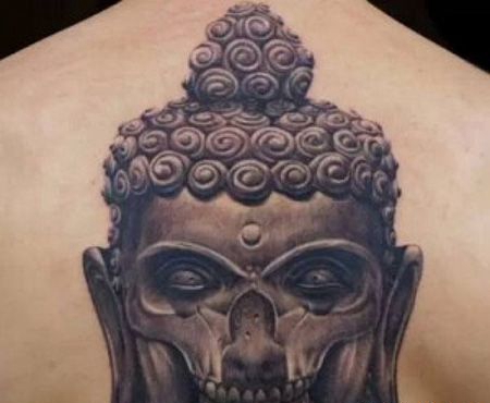 背部诡异恐怖的佛像骷髅脸纹身