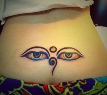 帅气眼睛后腰纹身图案
