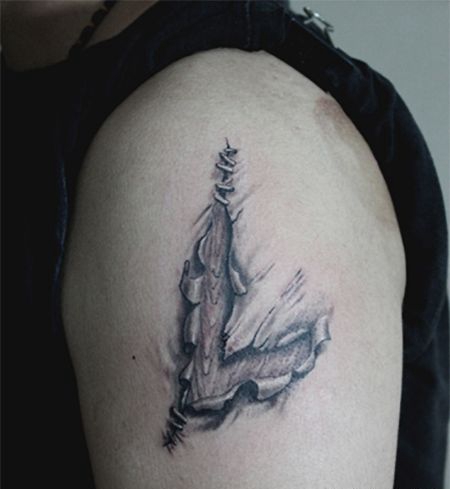 男人手臂特殊L字母纹身图案