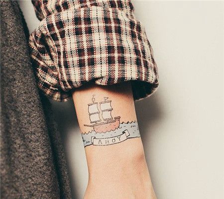 手腕帆船刺青图案