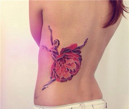 女生侧腰创意芭蕾舞纹身图片