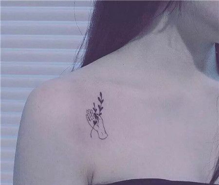 肩膀握草纹身图案