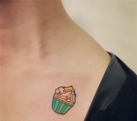 男模肩膀蛋糕纹身图案