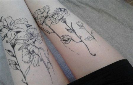 性感短裙美女大腿兰花纹身图片