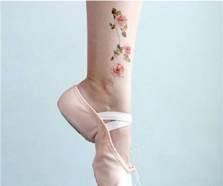 脚踝上方小清新粉色花朵纹身