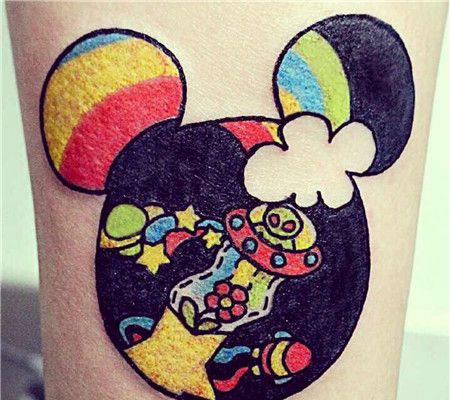 炫彩米老鼠小腿纹身图案