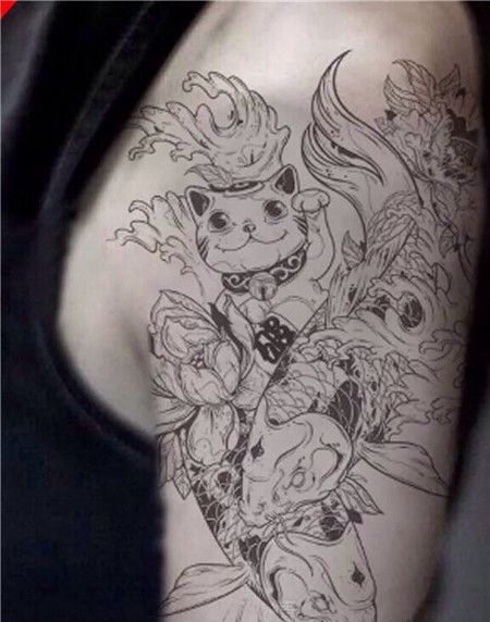 壮男大臂猫鱼纹身图案