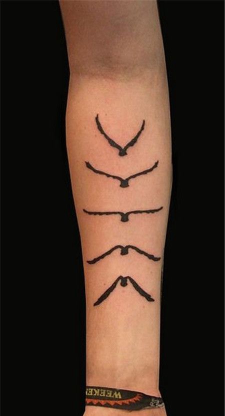 手臂大雁飞鸟纹身图案