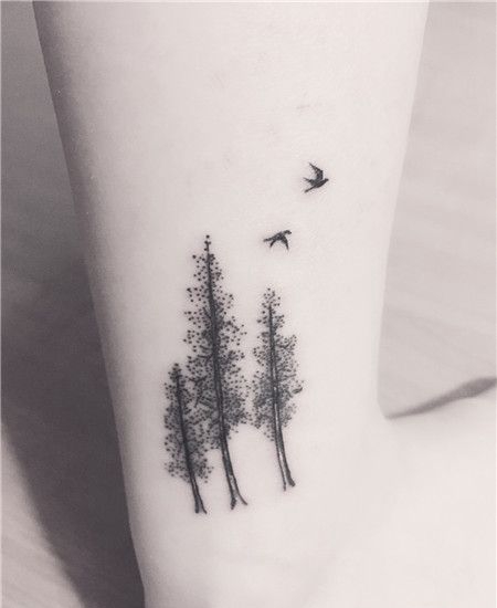 脚踝简约树和鸟纹身图案