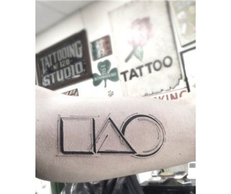 手臂组合图形立体纹身图案