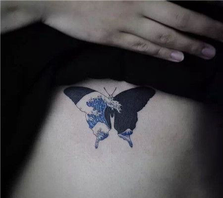 半遮肚子蝴蝶纹身图案