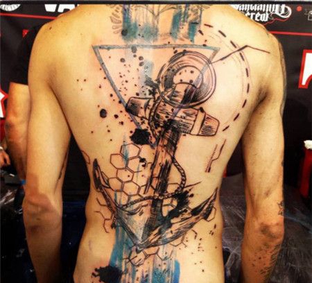 霸气的满背船锚泼墨纹身