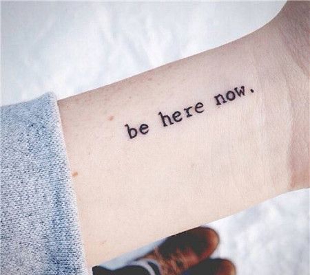 手腕正楷英文纹身图案