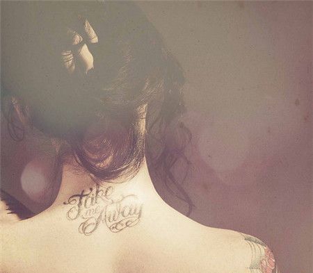 亚洲女生颈部英文纹身图案