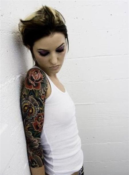 欧美女人手臂花朵纹身图案