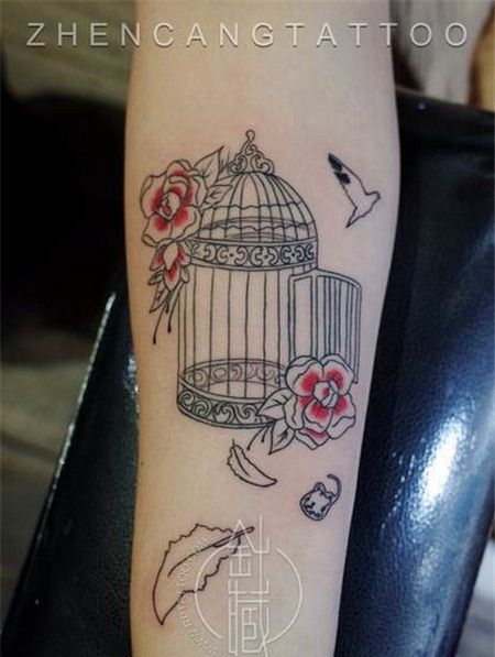 小臂鸟笼花朵纹身图案