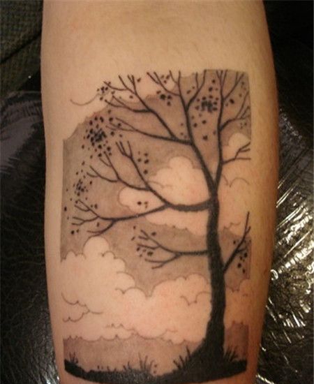 小腿卡通树和天空纹身图案