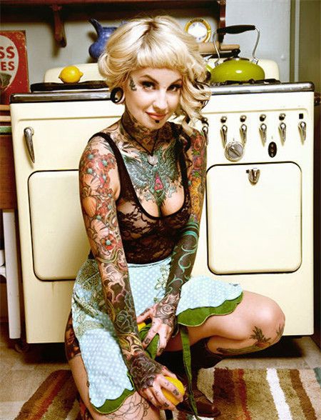 欧美女生花臂黑玫瑰纹身图案