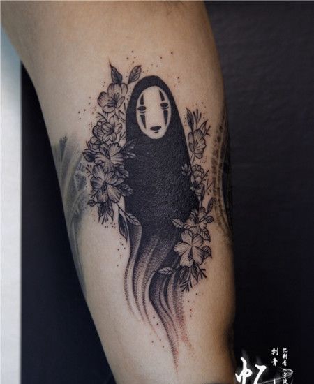 水墨风格无脸男纹身图片