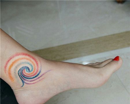 女生脚踝圆形彩虹小清新纹身图案