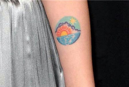 小清新风手臂太阳纹身图案