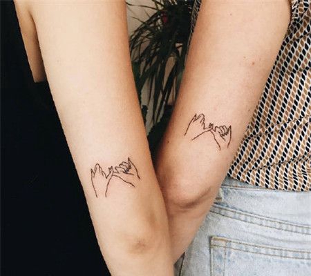 女生手臂小清新勾手手势纹身图案
