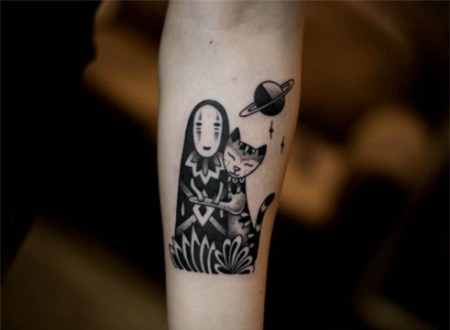 千与千寻无脸男与猫纹身图案