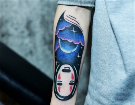 身体藏着星河的无脸男纹身