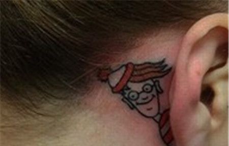 适合你的耳后卡通纹身图案