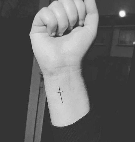 手腕小十字纹身图案