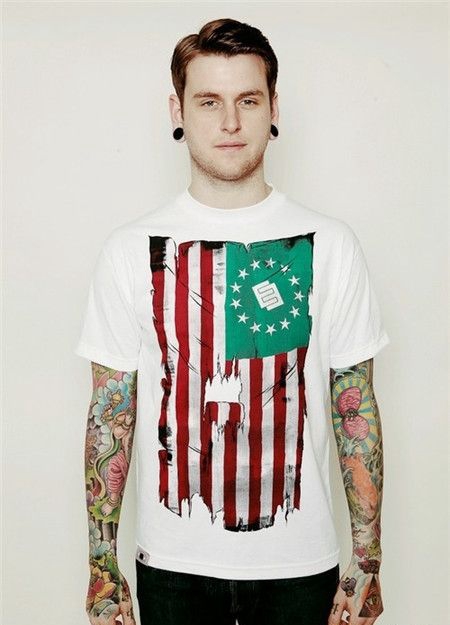 欧美男双臂绕花纹身图案