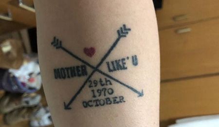 手臂生日和交叉的箭头纹身图案