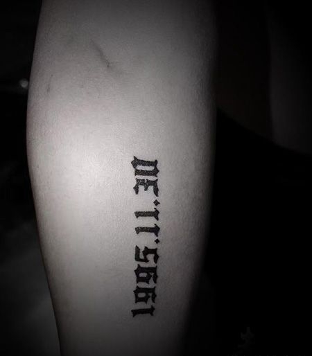 手臂内侧生日纹身图案