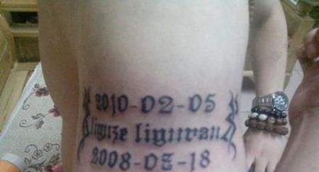 大臂两个孩子的生日纹身图案