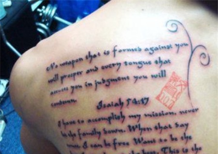 肩背上圣经章节英文纹身