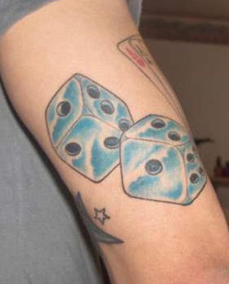 手臂冰块色子纹身图案
