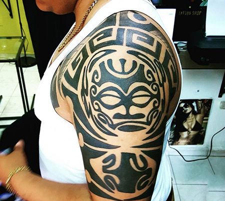 帅气的大臂部落纹身图案