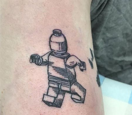 大臂走路的乐高纹身图案