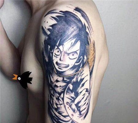 大臂上草帽路飞写实纹身