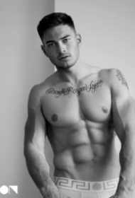 国外的一组肌肉纹身帅哥图片