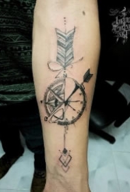 9款好看的指南针指北针主题的纹身作品