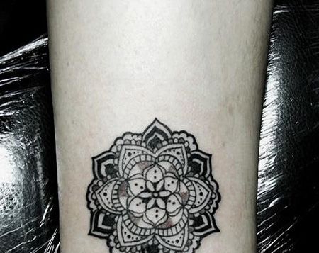 脚踝花纹纹身图案