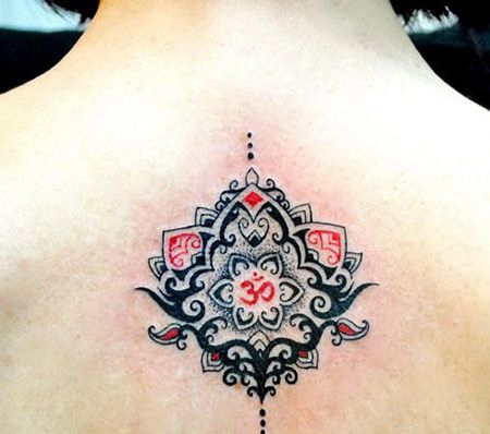 背部创意花纹纹身图案