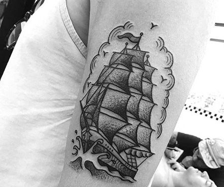 大臂好运一帆风顺纹身图片