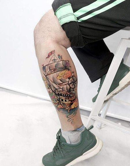 帅哥腿部一帆风顺纹身图片